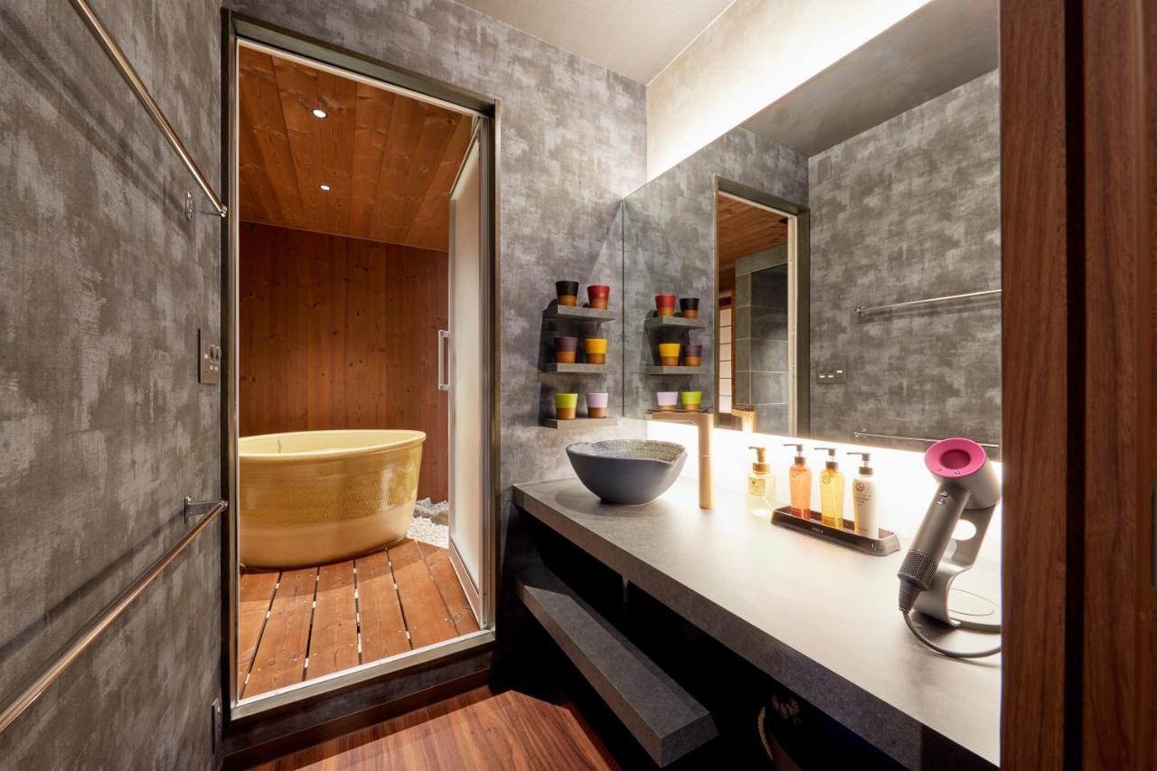 Villa 古今 天下茶屋 With A Private Parking Lot And A Half Open-Air Bath And Direct To Kix Osaka Exterior foto