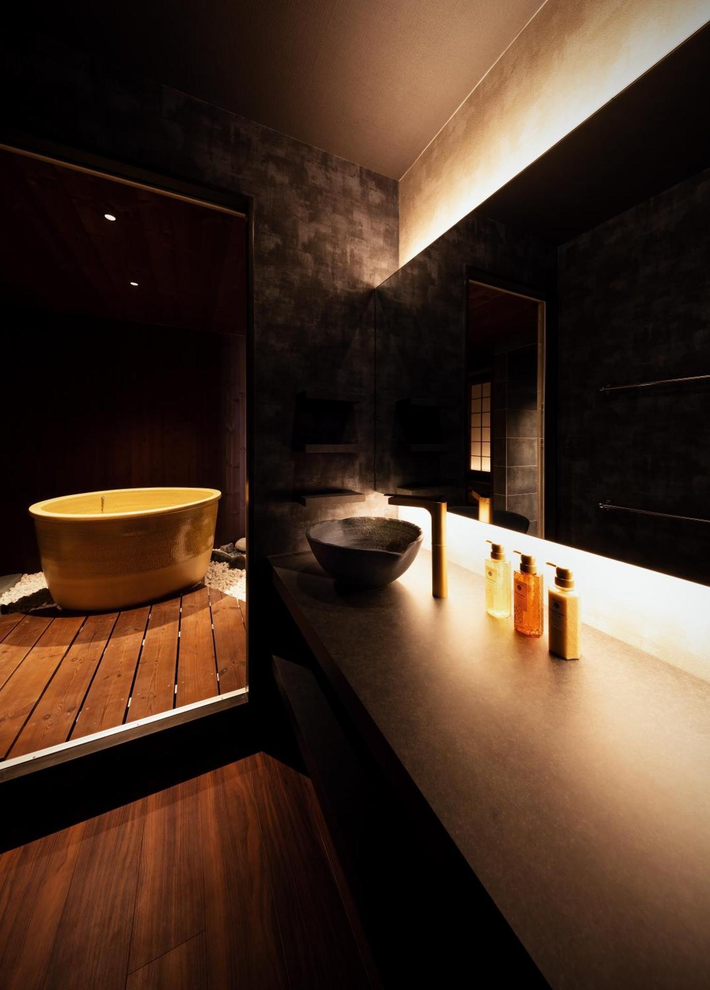 Villa 古今 天下茶屋 With A Private Parking Lot And A Half Open-Air Bath And Direct To Kix Osaka Exterior foto